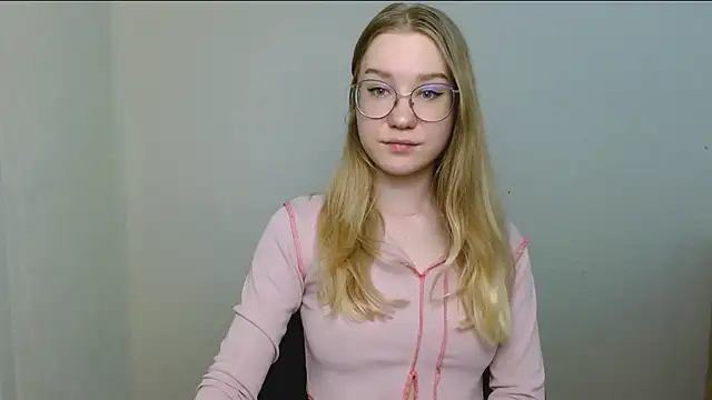 Snapshot of cindi_hot chatting on 02-16-26, 12:15 cindi hot online show from 02-16-26, 12:15