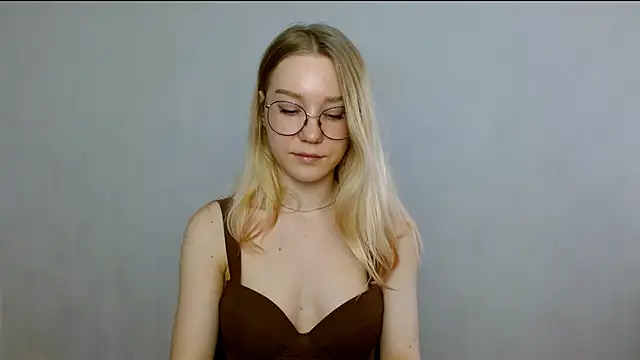 Snapshot of cindi_hot chatting on 02-25-25, 09:42 cindi hot online show from 02-25-25, 09:42