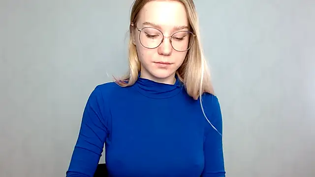 Snapshot of cindi_hot chatting on 02-19-25, 10:34 cindi hot online show from 02-19-25, 10:34