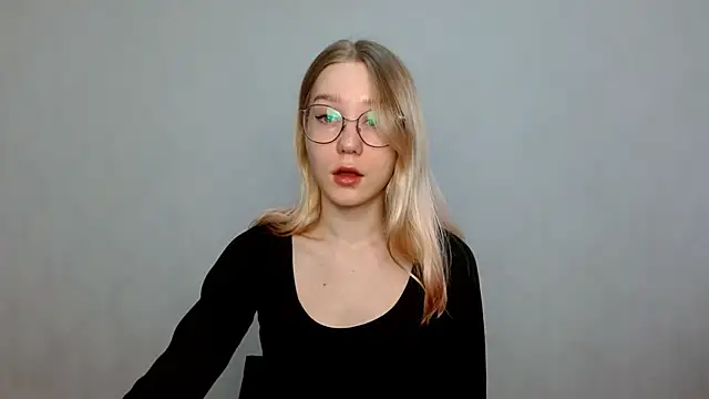 Snapshot of cindi_hot chatting on 02-20-25, 08:17 cindi hot online show from 02-20-25, 08:17