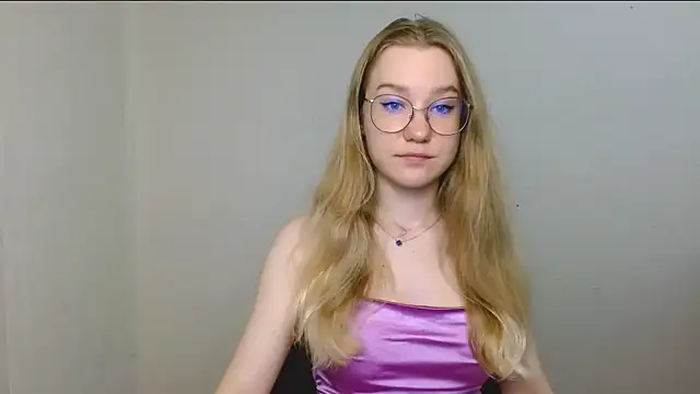 Snapshot of cindi_hot chatting on 07-08-26, 11:55 cindi hot online show from 07-08-26, 11:55