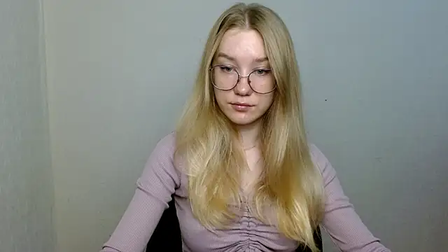 Snapshot of cindi_hot chatting on 11-10-25, 08:41 cindi hot online show from 11-10-25, 08:41