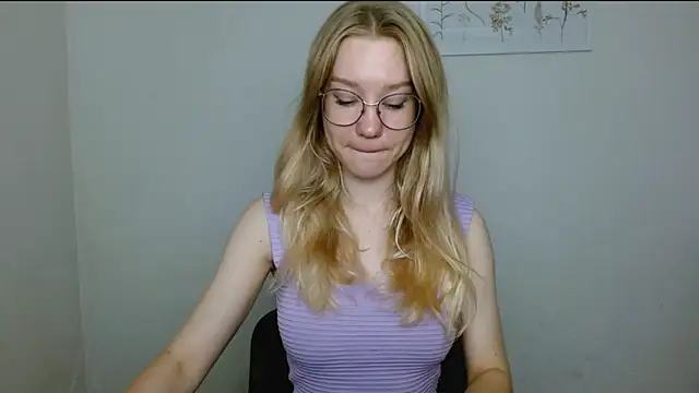 Snapshot of cindi_hot chatting on 09-18-25, 09:34 cindi hot online show from 09-18-25, 09:34