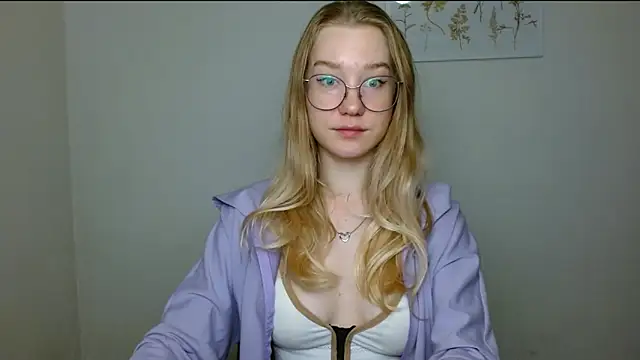 Snapshot of cindi_hot chatting on 10-08-25, 09:33 cindi hot online show from 10-08-25, 09:33