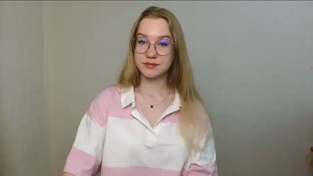 Snapshot of cindi_hot chatting on 07-10-26, 10:26 cindi hot online show from 07-10-26, 10:26
