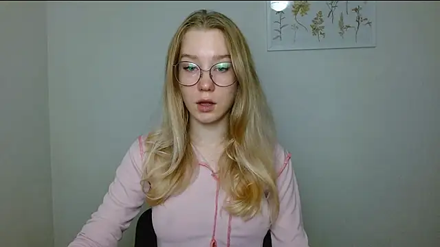 Snapshot of cindi_hot chatting on 09-28-25, 08:43 cindi hot online show from 09-28-25, 08:43