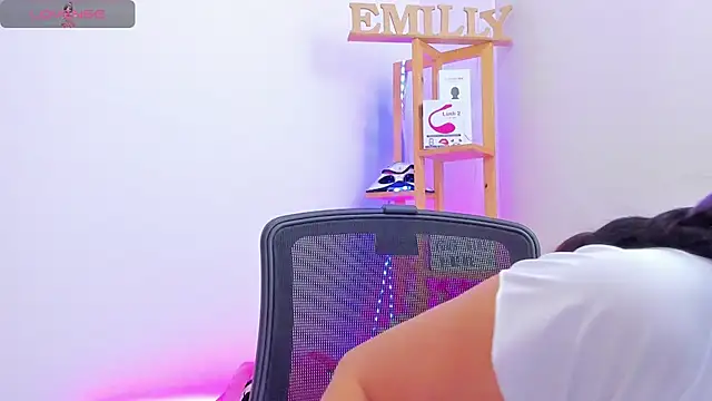 EmillySanders online show from 10-10-25, 04:30