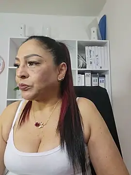 Snapshot of Gina_Myers chatting on 06-06-26, 03:12 Gina Myers online show from 06-06-26, 03:12