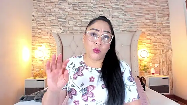 Snapshot of Gina_Myers chatting on 09-24-25, 12:44 Gina Myers online show from 09-24-25, 12:44
