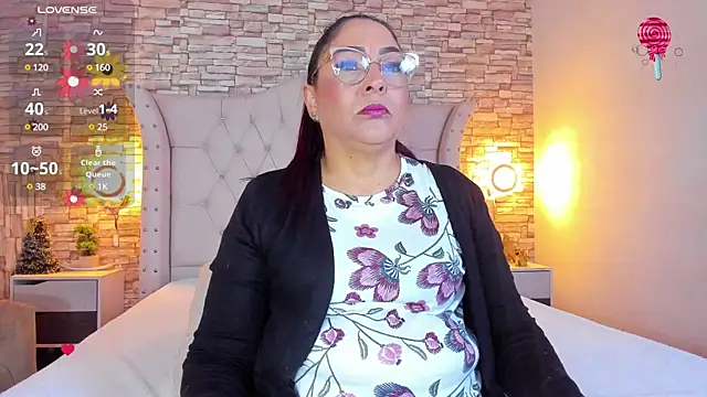 Snapshot of Gina_Myers chatting on 02-05-25, 12:17 Gina Myers online show from 02-05-25, 12:17