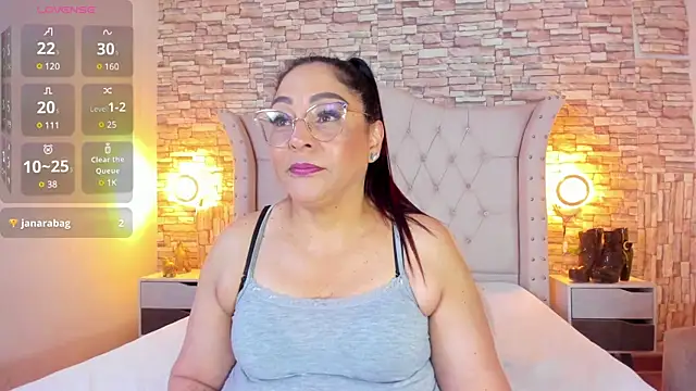 Snapshot of Gina_Myers chatting on 02-25-25, 12:38 Gina Myers online show from 02-25-25, 12:38