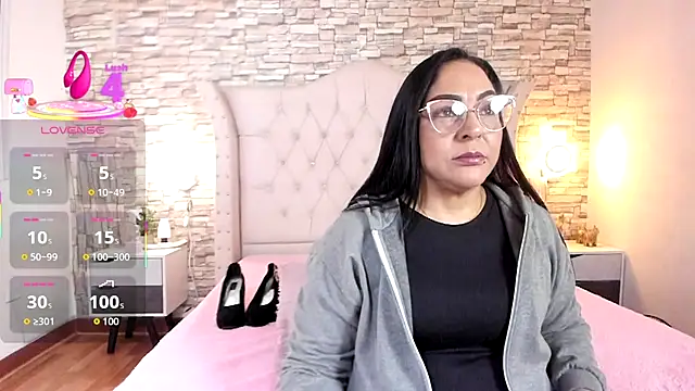 Snapshot of Gina_Myers chatting on 10-12-25, 12:39 Gina Myers online show from 10-12-25, 12:39