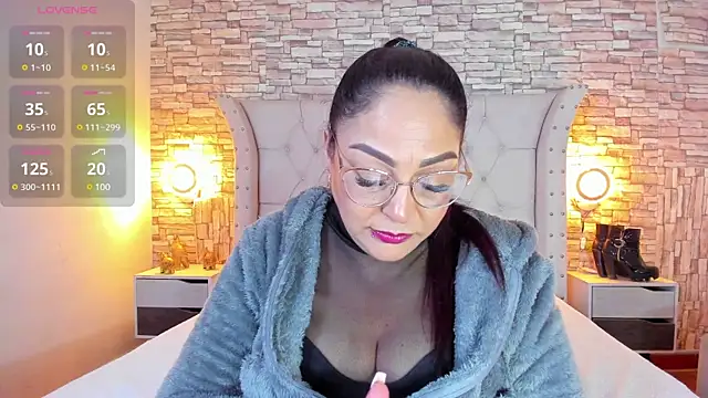 Snapshot of Gina_Myers chatting on 03-06-25, 12:09 Gina Myers online show from 03-06-25, 12:09