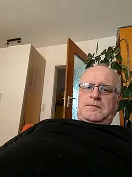 Milkasahne64 online show from 05-11-26, 04:15