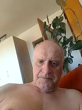 Milkasahne64 online show from 11-07-25, 11:37