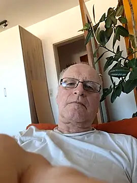 Milkasahne64 online show from 05-09-26, 07:45