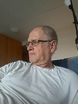 Milkasahne64 online show from 10-10-25, 08:59