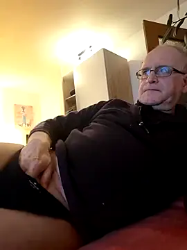 Milkasahne64 online show from 11-26-25, 04:40