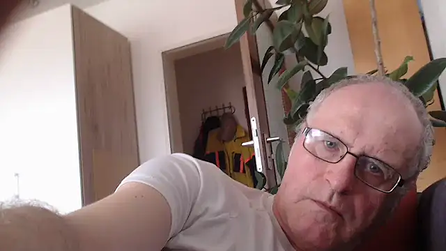 Milkasahne64 online show from 10-08-25, 09:00