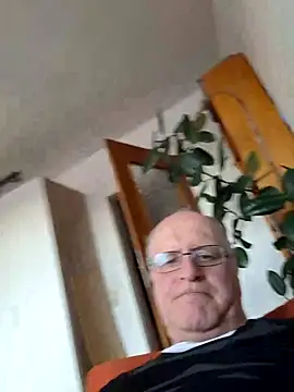 Milkasahne64 online show from 02-09-26, 03:10