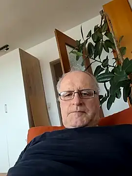 Milkasahne64 online show from 06-04-26, 05:56