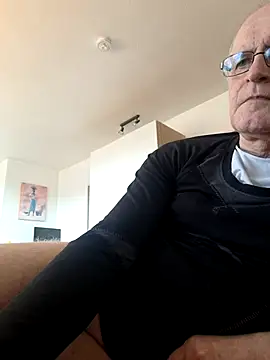 Milkasahne64 online show from 03-22-26, 12:07