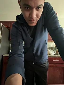 Snapshot of Reveen chatting on 06-01-26, 02:39 Reveen online show from 06-01-26, 02:39
