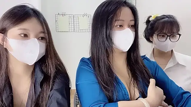 Bamboo Swetie online show from 12-16-25, 03:27