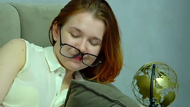 Snapshot of LessySmith chatting on 02-22-26, 04:37 LessySmith online show from 02-22-26, 04:37