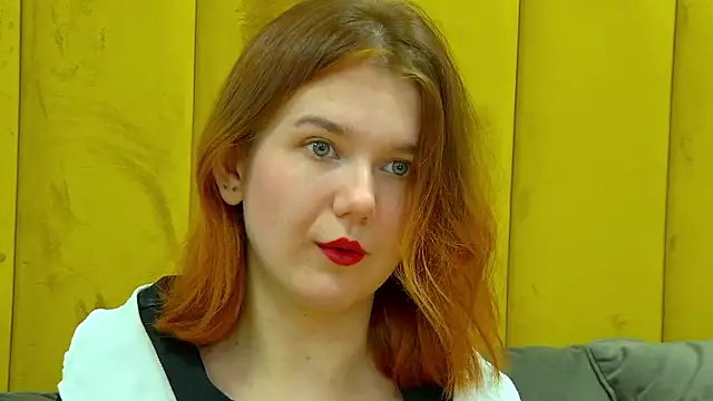 Snapshot of LessySmith chatting on 11-28-25, 04:18 LessySmith online show from 11-28-25, 04:18