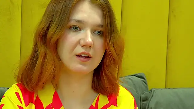 Snapshot of LessySmith chatting on 11-21-25, 04:06 LessySmith online show from 11-21-25, 04:06