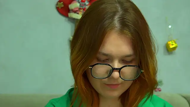 Snapshot of LessySmith chatting on 12-13-25, 08:04 LessySmith online show from 12-13-25, 08:04