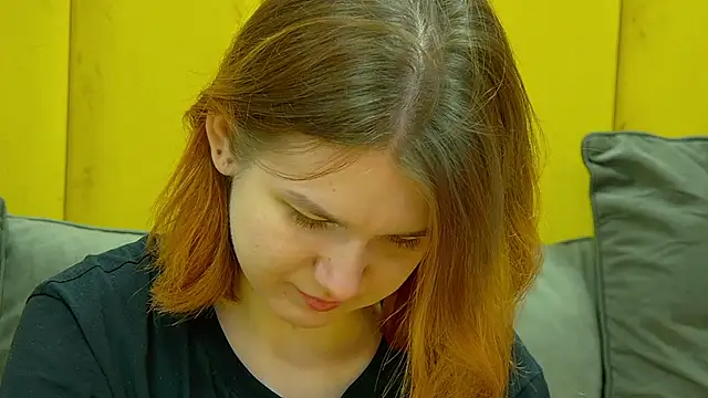 Snapshot of LessySmith chatting on 11-14-25, 04:21 LessySmith online show from 11-14-25, 04:21