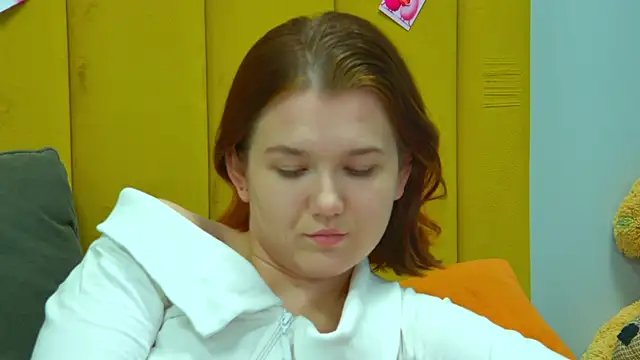 Snapshot of LessySmith chatting on 02-14-26, 04:23 LessySmith online show from 02-14-26, 04:23