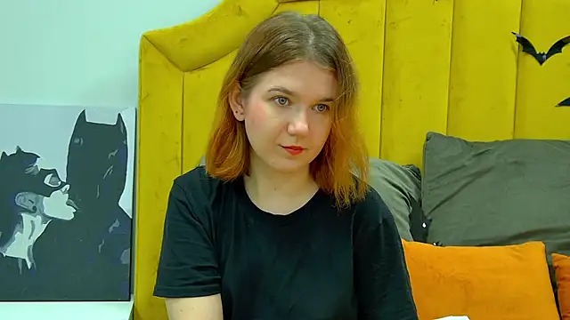 Snapshot of LessySmith chatting on 10-27-25, 04:19 LessySmith online show from 10-27-25, 04:19