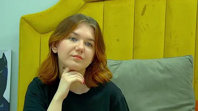 Snapshot of LessySmith chatting on 11-10-25, 04:23 LessySmith online show from 11-10-25, 04:23