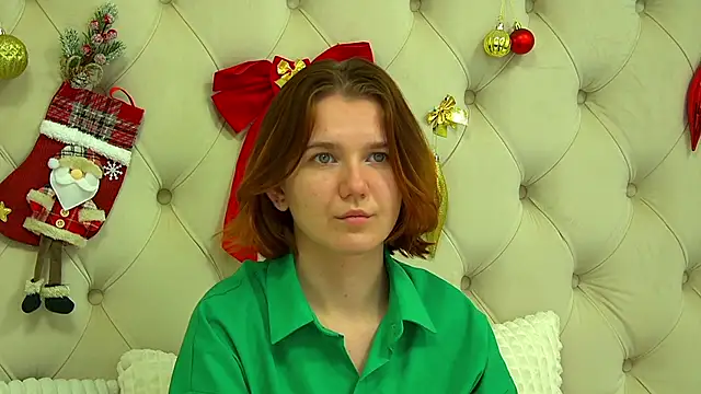 Snapshot of LessySmith chatting on 12-22-25, 04:34 LessySmith online show from 12-22-25, 04:34