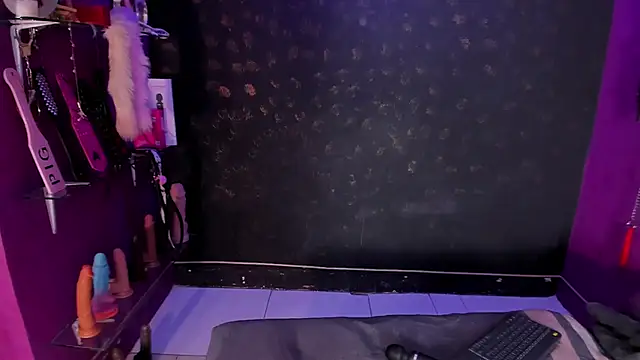 Alexa Slave online show from 09-11-25, 07:14