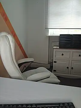 Snapshot of -BonnieBlack- chatting on 07-07-26, 07:56 -BonnieBlack- online show from 07-07-26, 07:56