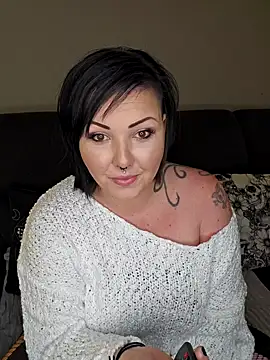 Snapshot of -BonnieBlack- chatting on 01-14-25, 08:04 -BonnieBlack- online show from 01-14-25, 08:04