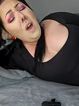 Snapshot of -BonnieBlack- chatting on 03-21-25, 06:27 -BonnieBlack- online show from 03-21-25, 06:27