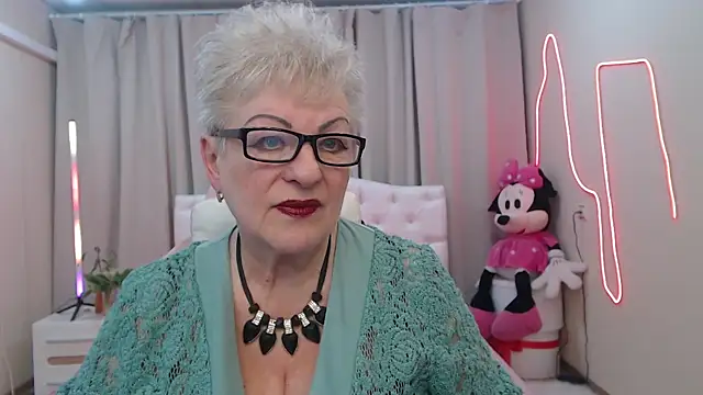 Snapshot of KayleSmoll chatting on 05-15-26, 06:39 KayleSmoll online show from 05-15-26, 06:39