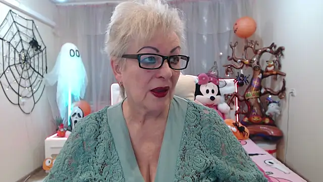 KayleSmoll online show from 10-31-25, 07:43