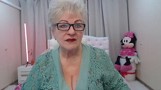 Snapshot of KayleSmoll chatting on 05-01-26, 06:35 KayleSmoll online show from 05-01-26, 06:35