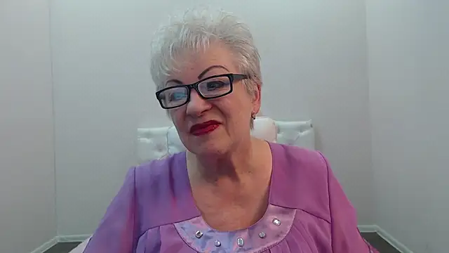 Snapshot of KayleSmoll chatting on 07-18-26, 06:49 KayleSmoll online show from 07-18-26, 06:49
