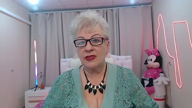Snapshot of KayleSmoll chatting on 05-19-26, 06:37 KayleSmoll online show from 05-19-26, 06:37