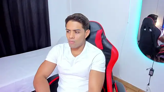 Snapshot of Luciano_and_Marlon chatting on 07-16-26, 12:07 Luciano and Marlon online show from 07-16-26, 12:07