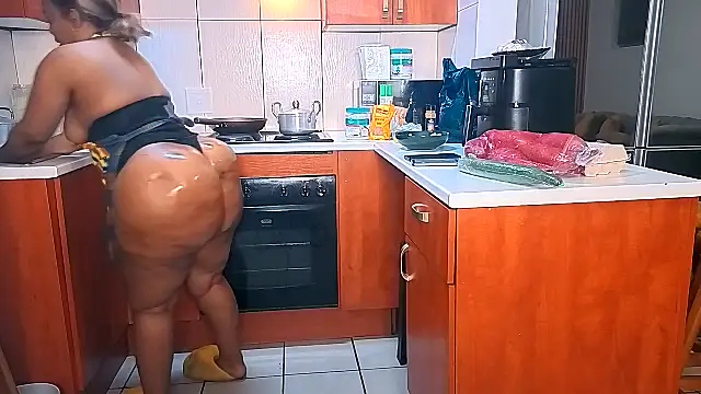 GiantBootyMilf online show from 09-23-25, 08:38