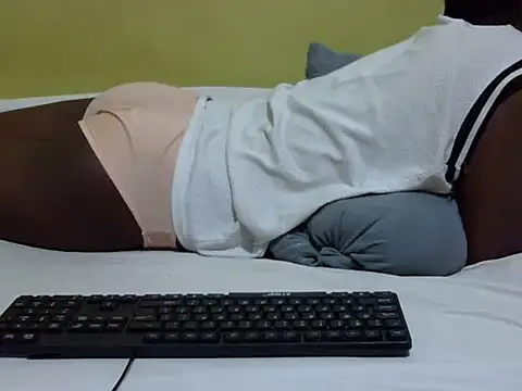 QUEEN-LIZ online show from 11-24-25, 03:17