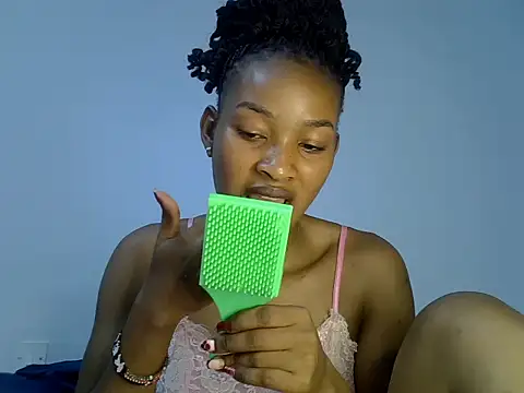 Snapshot of cute-alexis chatting on 10-20-25, 08:26 cute-alexis online show from 10-20-25, 08:26